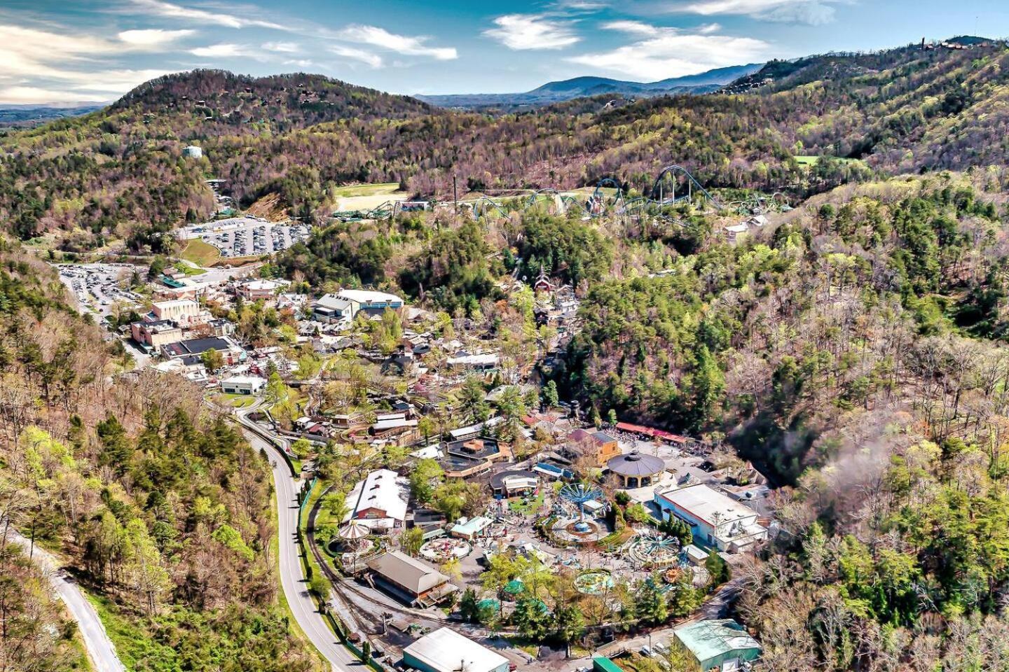 Views I Mins To Dollywood I Hot Tub I Pool Table Villa Sevierville Esterno foto